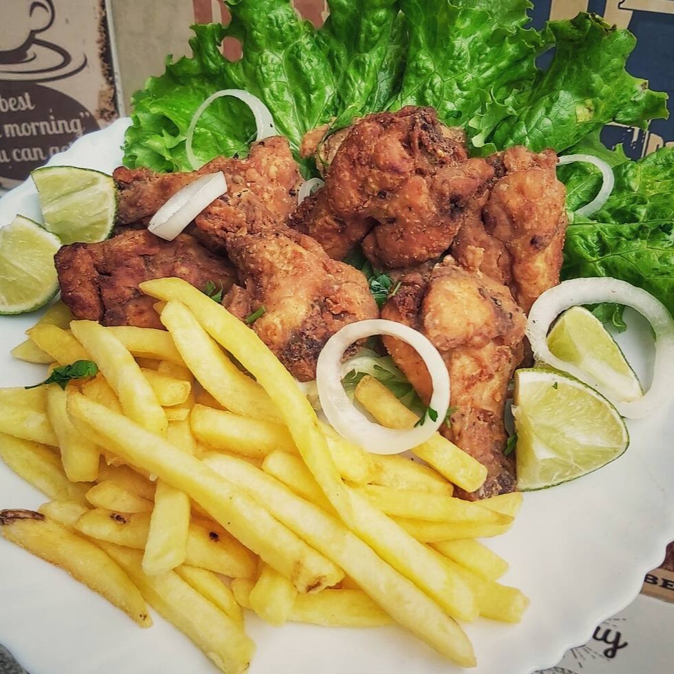 6 unidades de drumet + porção de fritas.