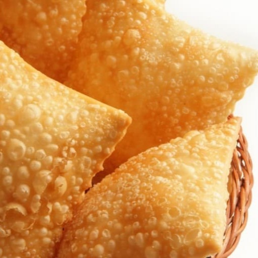 Pastel De Aproximadamente 20cm Sem Recheio, Apenas A Massa Frita.