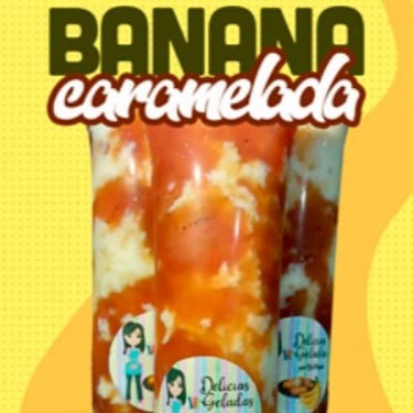 Este 'Banana Caramelada' da categoria 'Sacolé Gourmet Tradicional' é uma verdadeira delícia! A base é uma envolvente massa de leite, creme de leite e leite condensado, batida cuidadosamente com banana prata de primeira qualidade. Todo esse mimo é então generosamente envolvido com uma autêntica e rica compota de banana caseira, que acentua com maestria o sabor da fruta. A combinação harmoniosa desses ingredientes resulta em uma experiência gastronômica doce, cremosa e irresistível. Cada sacolé tem 150 ml e aproximadamente 15cm. Uma verdadeira indulgência para os amantes de banana!