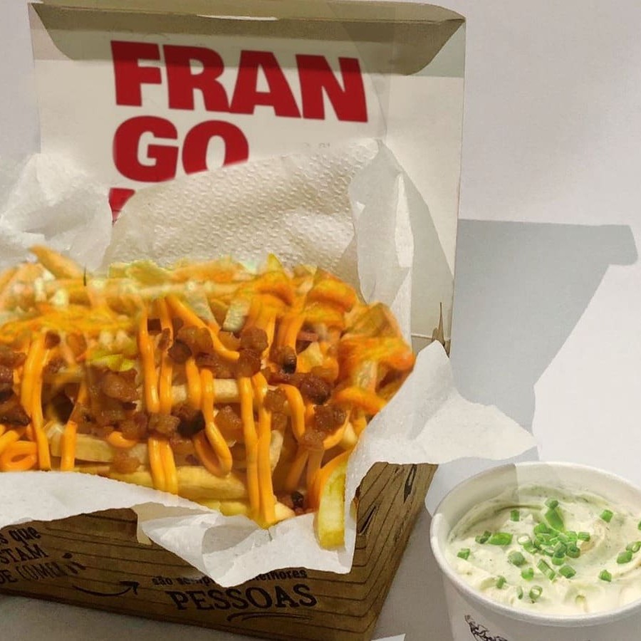 500g de batata frita com cheddar e bacon