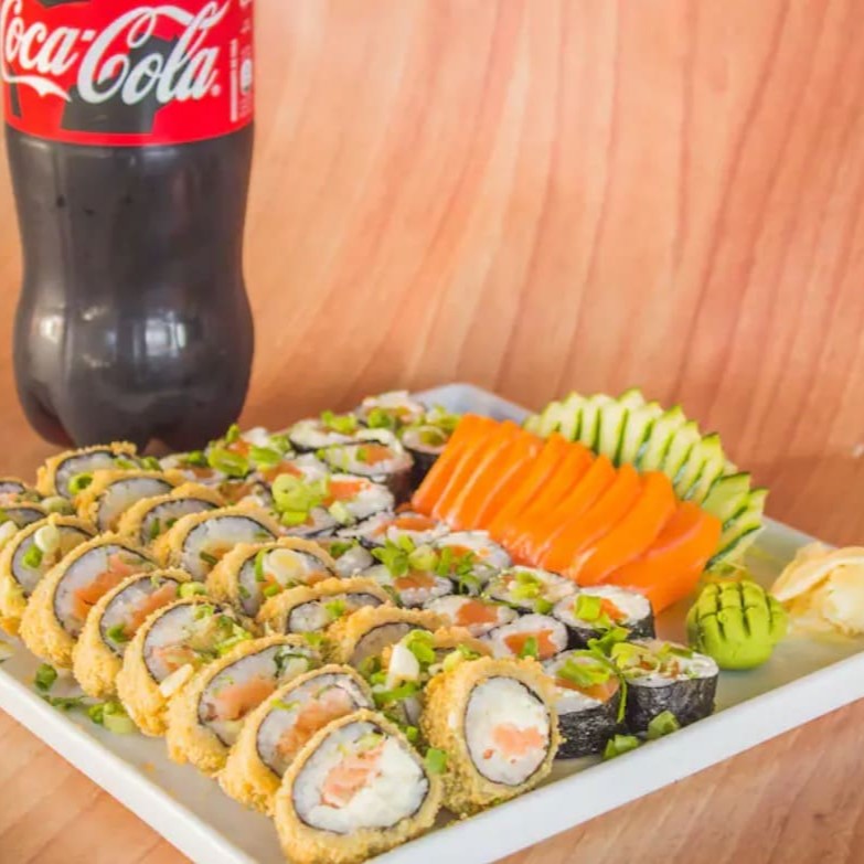 15 hot salmão  15 Filadélfia salmão   05 sashimi salmão   acompanha um refrigerante dois litros bem gelado   Ac