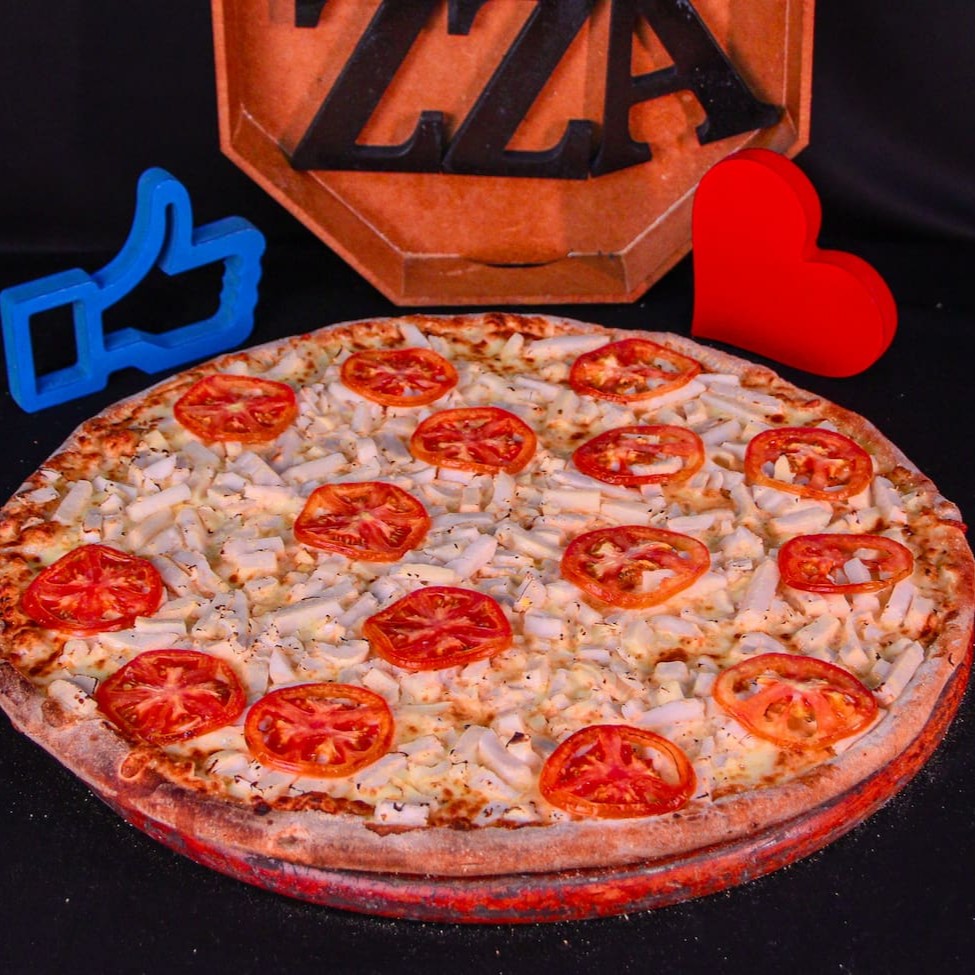 Molho da casa, mussarela, Palmito, tomate e orégano