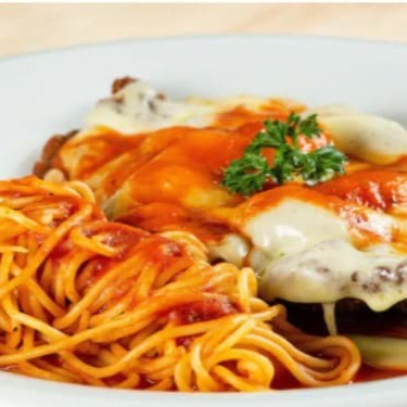 Acompanha : somente o espaguete ao molho e o parmegiana de frango