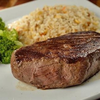 Corte especial de miolo da alcatra 300g, temperado e preparado no estilo Stadium, grelhado à perfeição, +2 acompanhamentos.