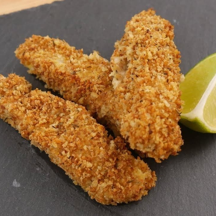 600 g de tiras crocantes de filé de peixe temperados, acompanhadas de maionese especial