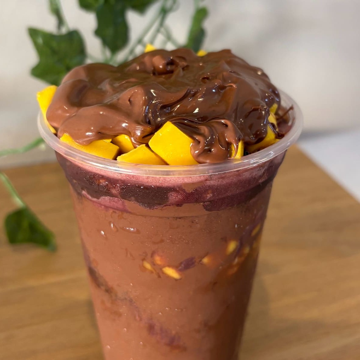 Açaí cremoso e delicioso! Obs: ao optar por complementos separados, fique atento: mesmo que selecione o mesmo complemento mais de uma vez, a quantidade enviada será a mesma da porção padrão que oferecemos no copo, ou seja, um saquinho por complemento. Caso deseje mais quantidade, é possível adicionar por um valor extra.