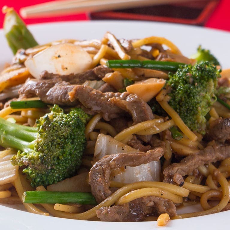 Contra filet, acelga, repolho, brocolis, bambú, champignom, cenoura e molho chines especial