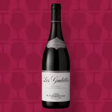 Rasteau, elaborado a partir do blend de Grenache e Syrah, apresenta aromas tradicionais da Aop, com caráter de frutas pretas maduras, notas de especiarias, como café e chocolate, além de notas tostadas. Persistente, encanta por sua vivacidade e potência. Composição Uva: Grenache e Syrah Graduação Alcóolica: 14,5%