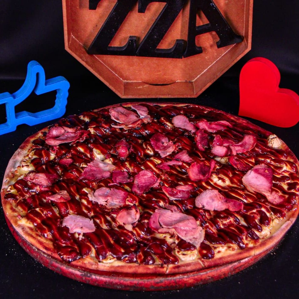 Deliciosa Pizza de Mussarela, Banana, bacon, chocolate caramelizado