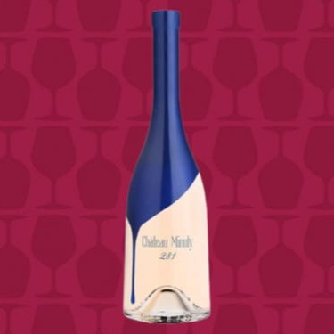 O mais sério e estruturado dos engarrafamentos de Château Minuty, com sabores intensos de pêssego e melão perfeitamente complementados por notas salinas e iodo no palato médio e um final longo e mineral. Design pensado e executado em parceria com Dior.  Pais: França  Composição Da Uva: 90% Grenache, 7% Cinsault, 3% Syrah. Temperatura De Serviço: 10ºc  Graduação Alcóolica: 12,5% vol.