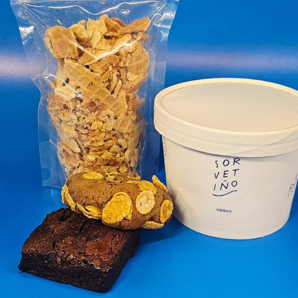 Sorvetiño pede um doce delícia pra acompanhar e aqui temos as 3 opções perfeitas: brownie ou cookie pra comer quentinho com uma bola de sorvete ou nossa casquinha de biscoito amanteigado sem igual pra comer quebradiña por cima. Só escolher e ser feliz!