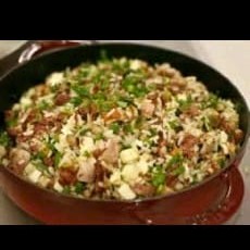 Leva baião de dois farofa queijo coalho ralado e coentro