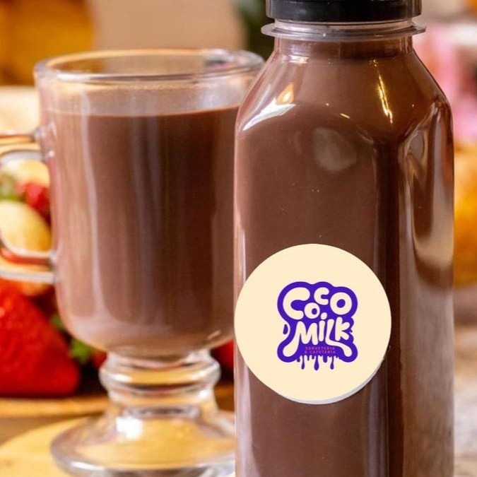 Chocolate ao leite, com leite e chocolate em póm 50%, bem cremoso e quentinho