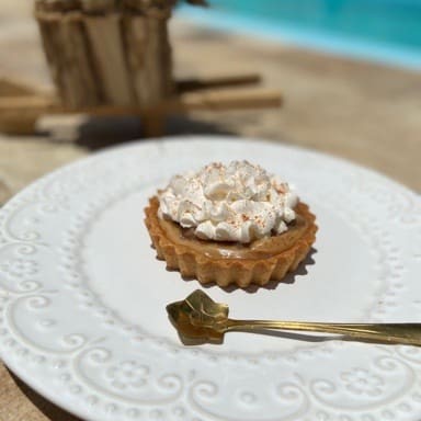 Deliciosamente preparada com uma Massa Sablee, uma generosa camada de Doce de Leite Artesanal, nosso queridinho Doce de Banana, finalizado com Chantilly e Canela. . . . ###tags#### promoção promocao oferta desconto barato taxa gratis entrega grátis combo doce sobremesa bolo fatia brownie braune brauni browni nutela Nutella Ninho kitkat red velvet pistache geleia cenoura brigadeiro chocolate copo felicidade bombom cone trufado pai de mel pote pavê pudim cuscuz cookies tortas tortellete bolo vulcao vulcão salgado gourmet artesanal