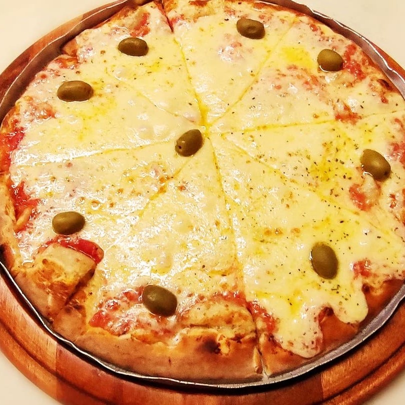 Mussarela de 1º qualidade, orégano e rodelas de tomate