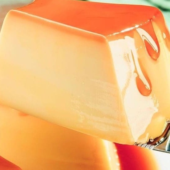 Desfrute de nosso delicioso e irresistível Pudim, uma iguaria que é um verdadeiro clássico no mundo dos doces e sobremesas. Este doce tradicional é feito com leite condensado de alta qualidade, proporcionando uma textura cremosa e suave que desmancha na boca. O sabor é inconfundível e inigualável, com uma perfeita combinação de doçura e suavidade. Nossos mestres confeiteiros dedicam especial atenção e cuidado a cada detalhe, garantindo que cada pedaço deste pudim seja uma experiência de sabor única e memorável. Aproveite e peça já o seu!
