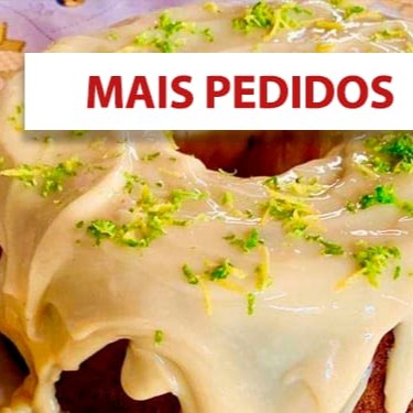 Saboroso e autêntico, este Bolo de Mousse de Limão caseiro, com seus impressionantes 20 cm, é uma verdadeira delícia. Sua massa de leite é cuidadosamente preparada resultando em um sabor único. Coberto com uma camada generosa de mousse de limão feito diretamente da fruta, este prato oferece uma experiência culinária inesquecível. Ideal para servir até 8 pessoas, é a opção perfeita para reunir a fa