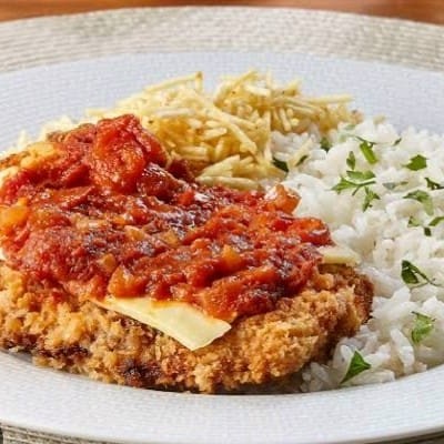 2file de frango molho caseiro e mussarela,acompanhado arroz,feijao,farofa e salada