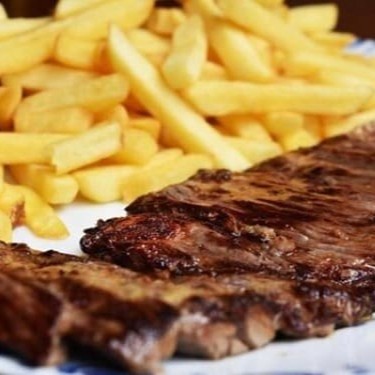 Delicia De Mignon Grelhado E Calabresa Acompanhado Com Arroz,Feijão Farofa De Ovos  E Fritas(Feijão Vai Separado)