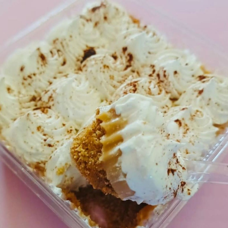 Deliciosa sobremesa feita com uma camada crocante de biscoito bananas, doce de leite e finalizada com chantilly 250 ml