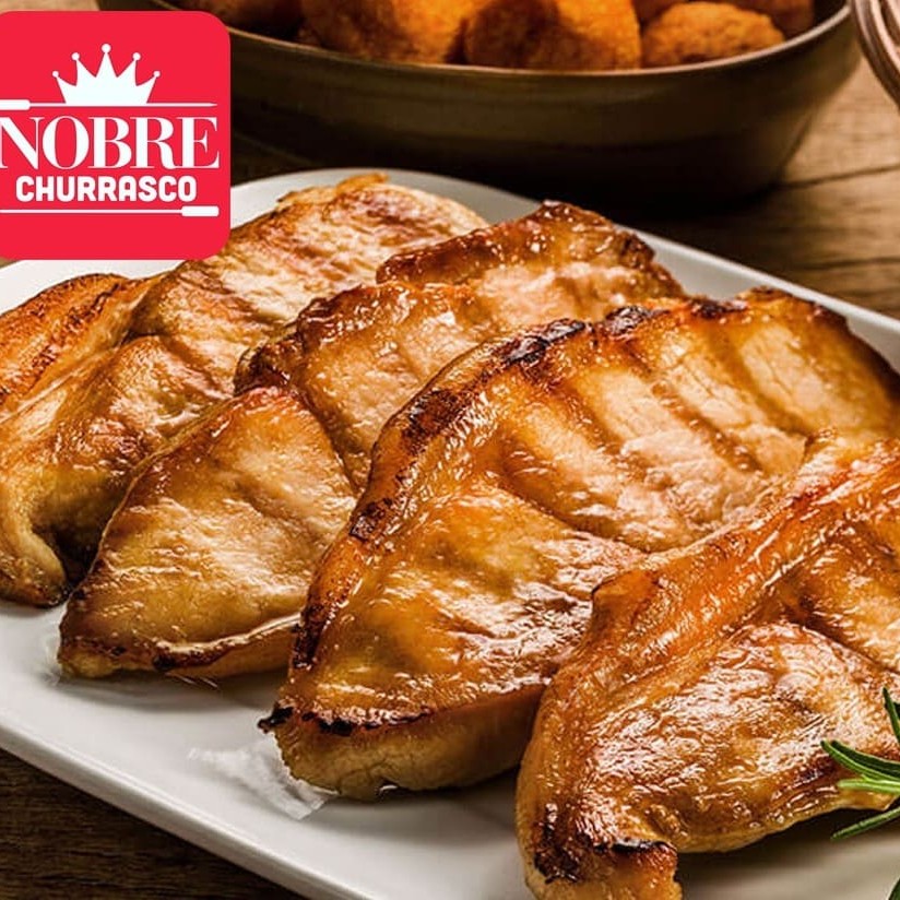 Acompanha arroz, feijão, farofa, vinagrete + 1 acompanhamento a sua escolha ( batata frita, batata corada, aipim frito, aipim cozido, salada de legumes ou salada de maionese.