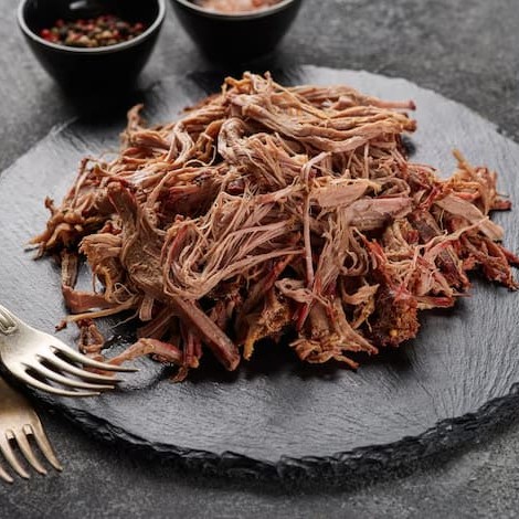 Monte sua tapioca de costela desfiada e descubra o sabor irresistível que vai conquistar seu paladar!  Experimente essa delícia e transforme seu lanche em uma experiência gourmet!  #Tapioca #Gastronomia #Saborinigualável