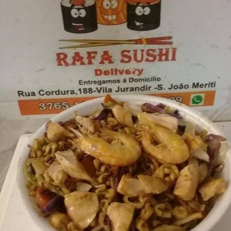 Espaguete intantâneo com repolho branco, roxo ,cenoura, brócolis,e molho especial da casa ,frango, carne e camarão.