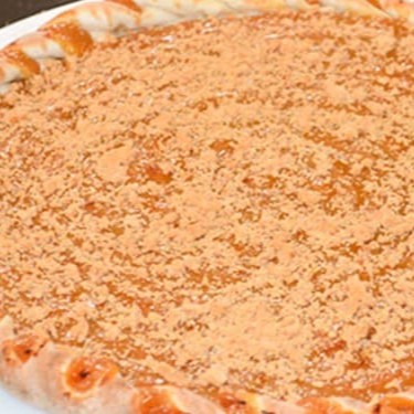Renda-se à tentação! Nossa Pizza Doce de Leite com Paçoca é a combinação perfeita de cremosidade e sabor. Com uma base de creme de leite e o inconfundível doce de leite premium, finalizada com uma generosa camada de paçoca esfarelada que derrete na boca. Uma explosão de doçura e nostalgia em cada mordida. Irresistível! Brotão 25cm
