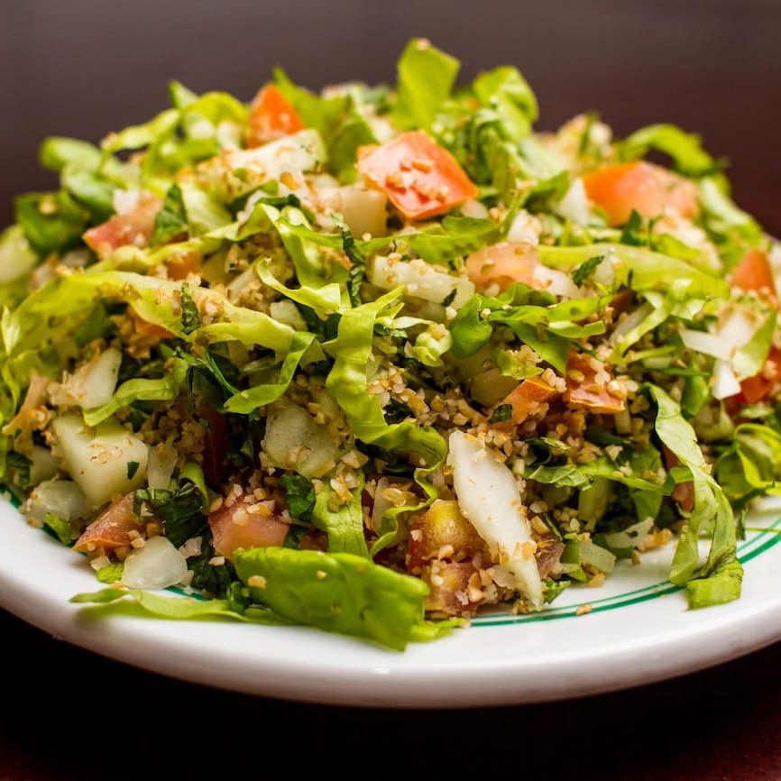 Alface, tomate, cebola, pepino e trigo