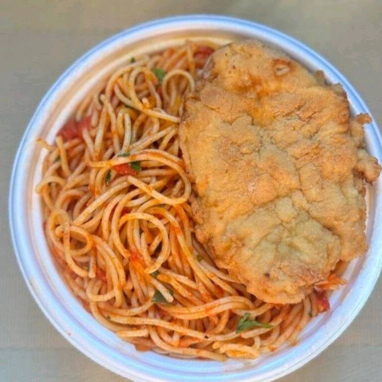 (Marmita) Filé de frango empanado crocante por fora e macio por dentro, acompanhado de espaguete com molho de tomate fresco e temperado. Satisfação garantida!  “Frango crocante + molho de verdade!”