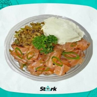 Personalize seu poke com base de gohan (arroz japonês) + recheio + acompanhamento + complemento + molho.