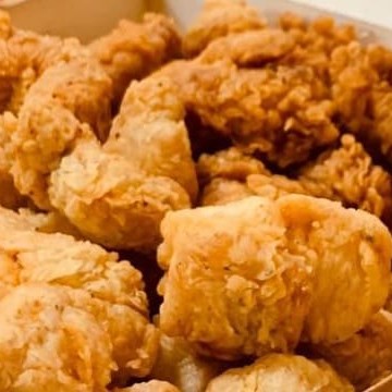 Mix de Frango Crocante e Isca de Peixe Crocante.