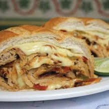 Delicie-se com nosso generoso Sanduíche de Lombinho com Queijo, uma perfeita opção para o seu Café da Manhã ou até mesmo para um lanche rápido. Servido no seu pão de escolha, seja o macio Pão Brigite ou o crocante Ciabatta, este sanduíche promete uma experiência gastronômica única. A suculência do lombinho combinada ao queijo derretido traz uma explosão de sabores que conquista paladares. Ideal para iniciar o Dia com energia ou para uma refeição leve e saborosa no meio da tarde.