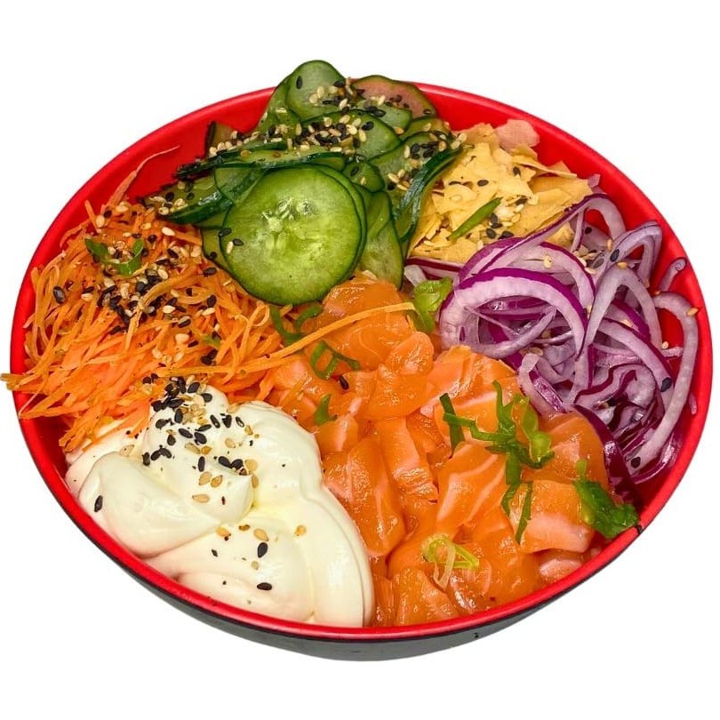 200g Arroz japonês, 70g proteína, 50g cream chesse, 20g cebola, 20g casquinha de harumaki, 20g cenoura ralada, 20g sunomono.