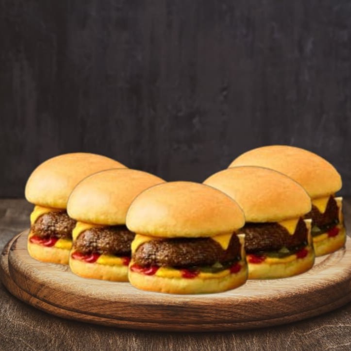 5 deliciosos mini burgers de blend da casa feitos na hora, com cheddar melt.   *30g blend - peso in natura, foto ilustrativa.  #angus #burguer #burger #cheddar #bacon # #cocacola