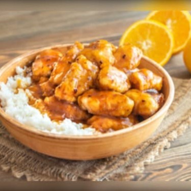 Arroz Gohan com Frango tempura ao molho Orange.