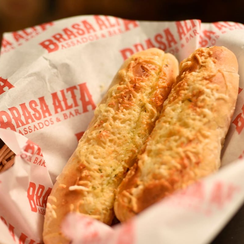 Pão de alho artesanal, especialmente produzido na casa