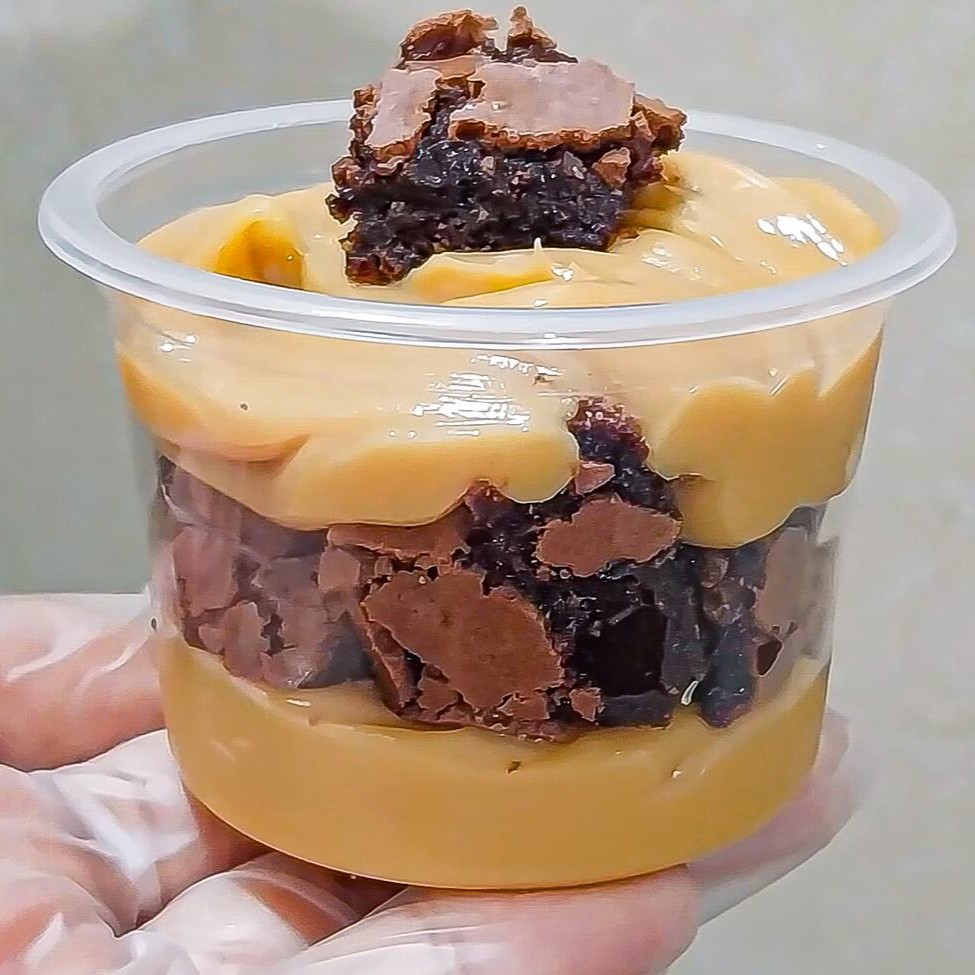 pote de 150 ml recheado com nosso doce de leite caseiro e brownie chocolatudo