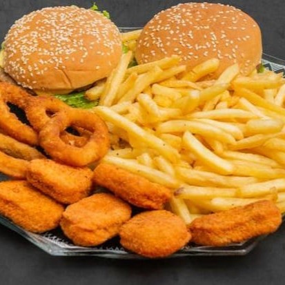 02 egburgues, batata 250g, nuggets 250gr, cebola onion 250gr, ketchup e billy & jack e 02 guaracamp