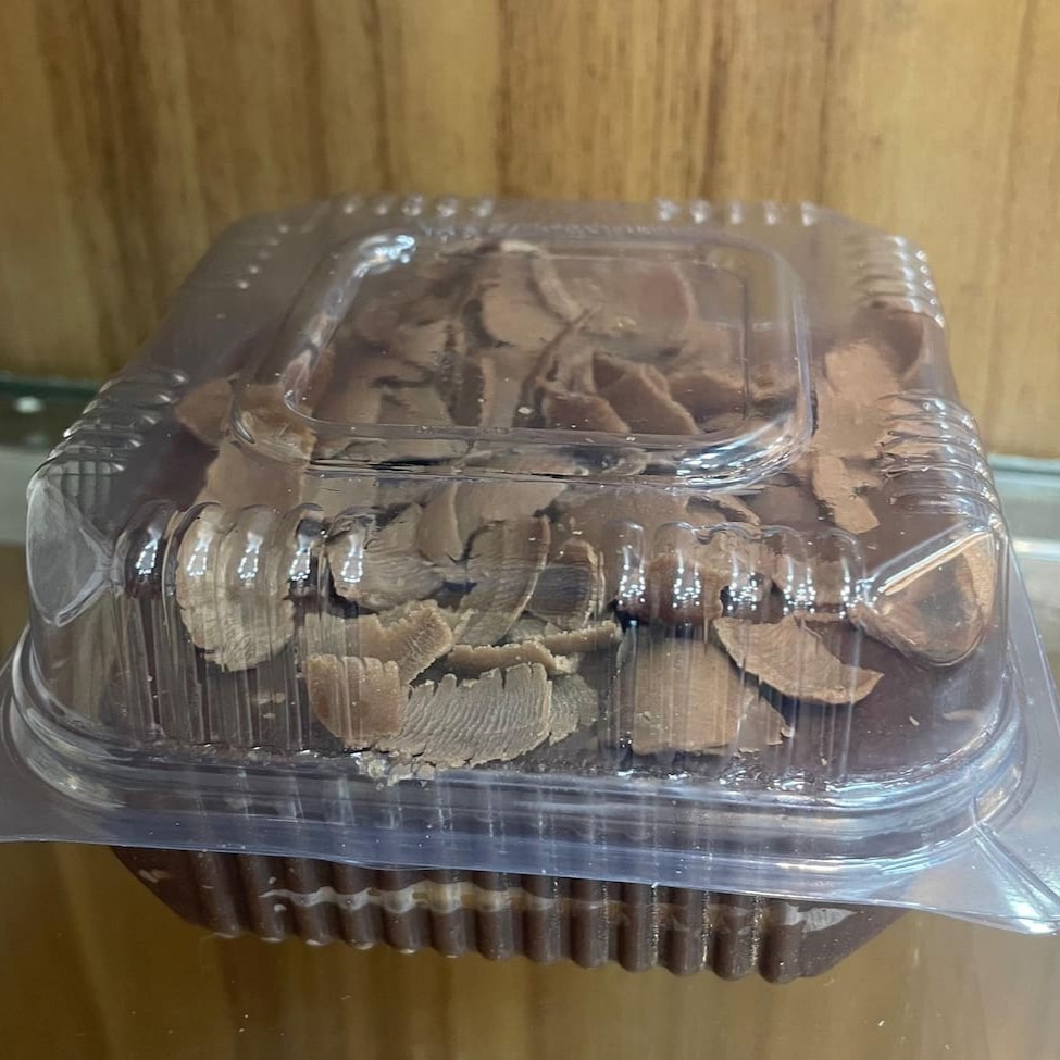 Pequeno no tamanho, gigante no sabor. Camadas cremosas de creme, biscoito e cobertura irresistível. A sobremesa perfeita pra adoçar o seu Dia sem culpa!