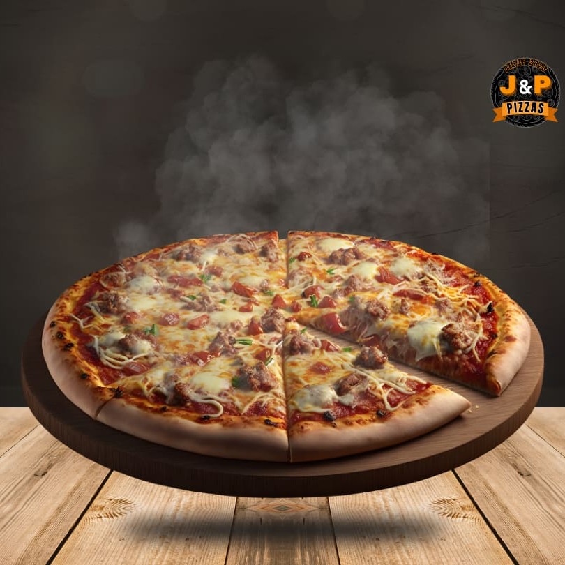 Pizza média de 30cm com 8 fatias e muito sabor! Feita com molho de tomate artesanal, calabresa fatiada, queijo mussarela derretido e uma generosa camada de queijos gratinados por cima, finalizada com orégano fresco. Massa crocante por fora e macia por dentro, assada na hora, ideal para o jantar ou lanche caprichado. Serve até 2 pessoas. Pizza salgada, bem recheada e com sabor marcante!