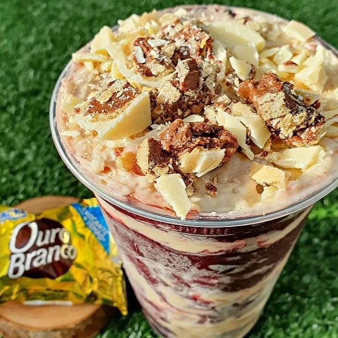 ** este item está incluso creme de Ninho Original, bombom Ouro Branco ** livre para adicionar outros complementos grátis** Açaí cremoso, leve, feito pra combinar com todos os complementos. Organico sem agrotóxico nas opcões de 300ml, 400ml, 550ml e 1litro. As imagens são reais e ilustrativas. A montagem do copo será de acordo com os itens escolhidos. #açaíteria #açaí #açai #natural #vegano# #vegetariano #saudável #saudavel #sobremesa #promoção #mc