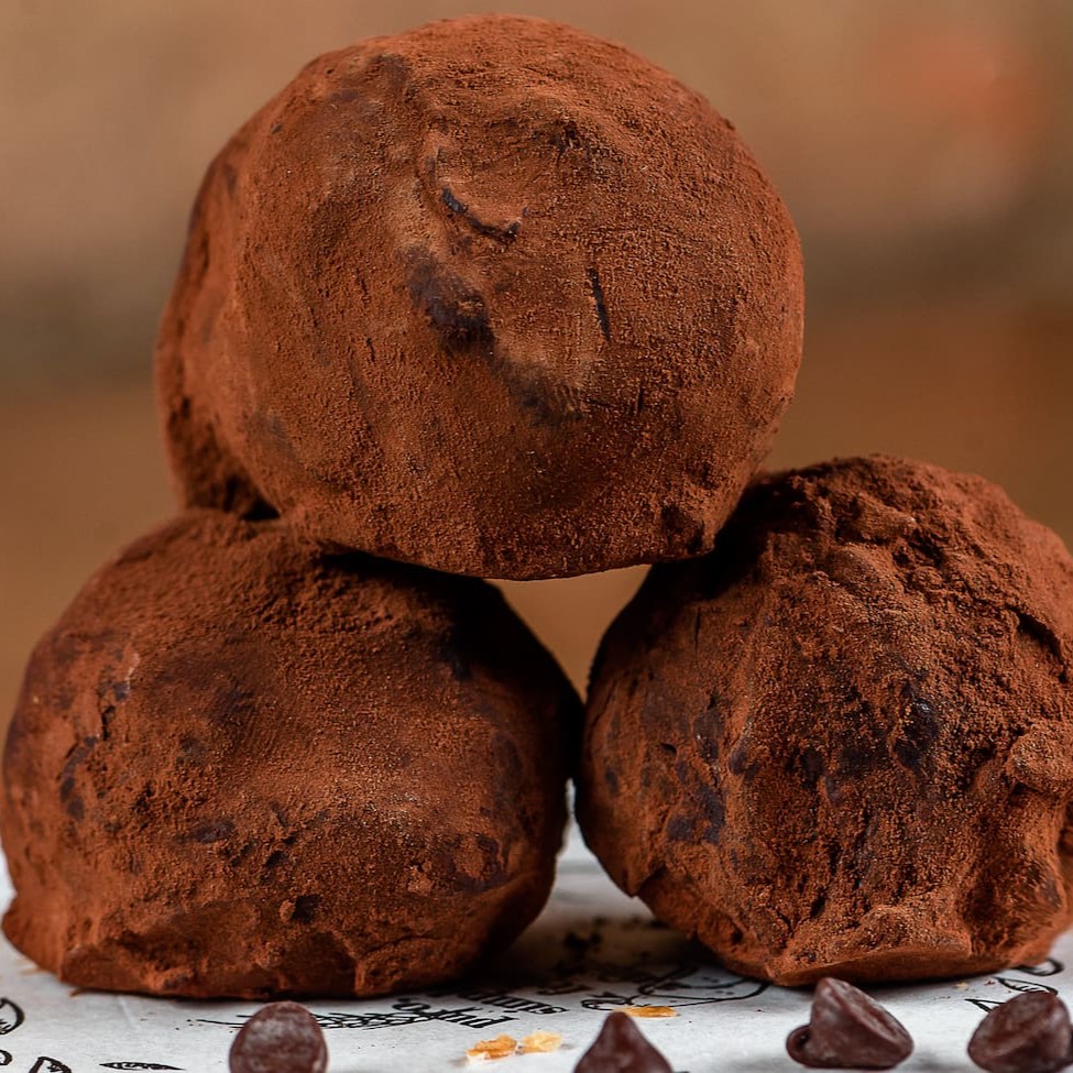 Mousse de chocolate Belga Callebaut, finalizado com cacau em pó Belga