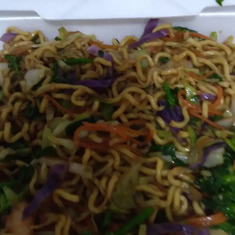 Macarrao repolho cenoura brocolis