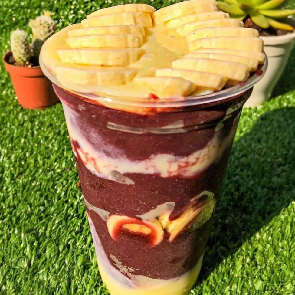 ** este item está incluso Leite Moça e bananas ** adicione granola gratis ou outros. Fique a vontade!! Livre para adicionar outros complementos grátis** Açaí cremoso, leve, feito pra combinar com todos os complementos. Organico sem agrotóxico nas opcões de 300ml, 400ml, 550ml e 1litro. As imagens são reais e ilustrativas. A montagem do copo será de acordo com os itens escolhidos. #açaíteria #açaí #açai #natural #vegano# #vegetariano #saudável #saudavel #sobremesa