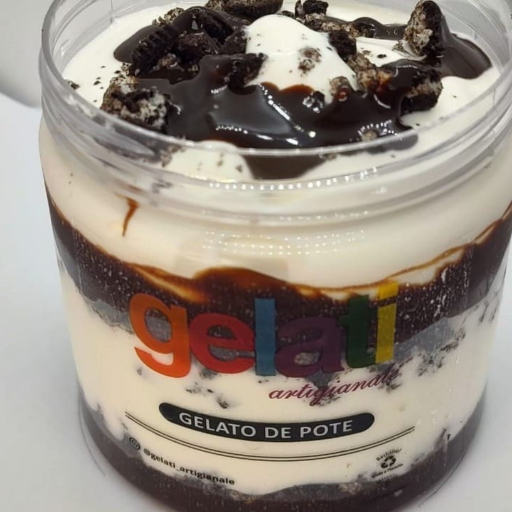 Aproveitando o sucesso do bolo de pote, trouxemos essa novidade ainda mais deliciosa: O Gelato de Pote Feito com o maravilhoso sorvete de nata, pedaços do biscoito Oreo e brigadeiro Venha experimentar essa delíiiiciiiaaa