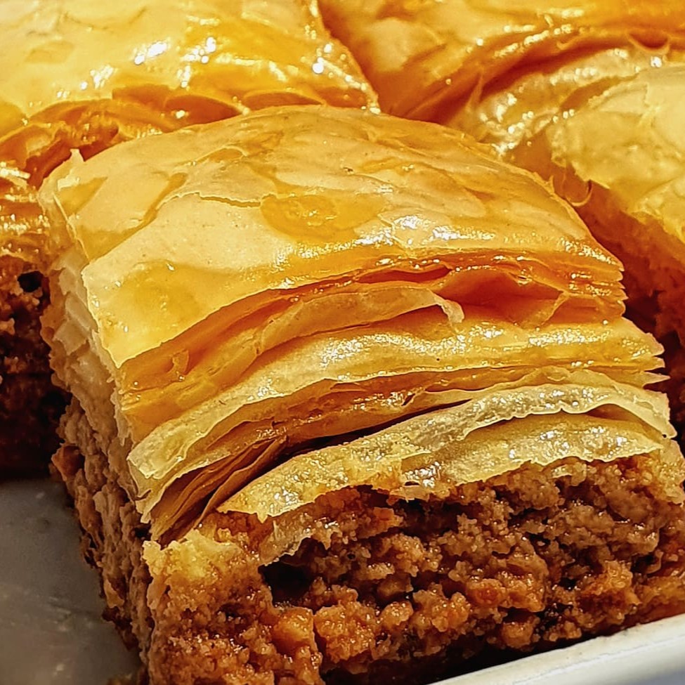 Doce de Massa Folhada com recheio de Nozes e Castanha ( Nuts )  #tags: doce - árabe - sírio - libanes - turca - marroquina - sobremesa - docinho - habib - tarde - pospasto - lanchinho - nutz