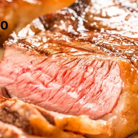 Extraído do centro do contrafilé, é um corte bem macio, com cobertura de gordura e sabor marcante.