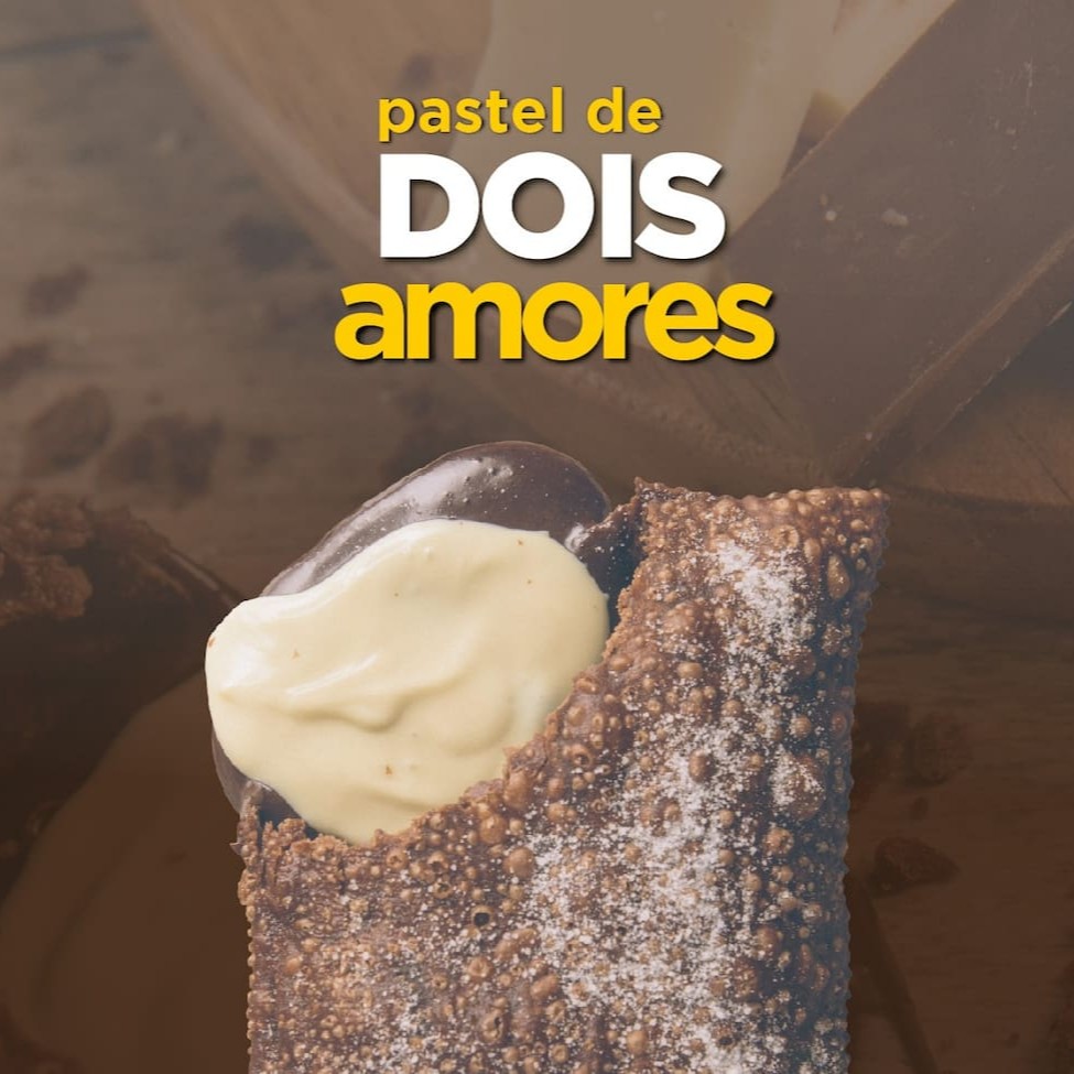 Delicioso pastel crocante recheado de chocolate branco e chocolate preto, combinação espetacular!