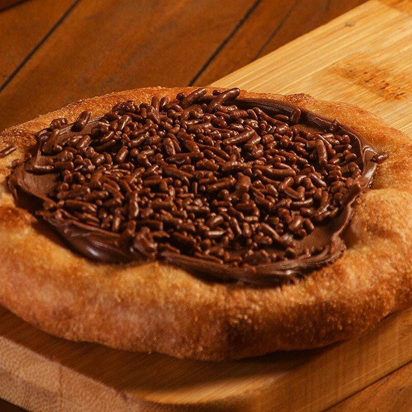 Chocolate ao leite com chocolate granulado